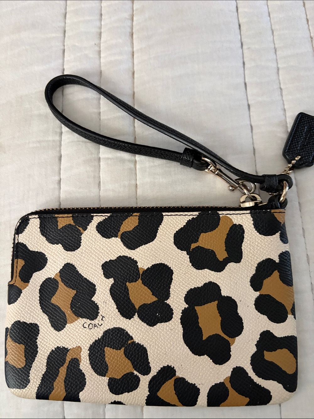 Coach Leopard-Print Wristlet in Cream, Black & Brown 6.5” x 4” x .5” NWOT - Picture 3 of 4
